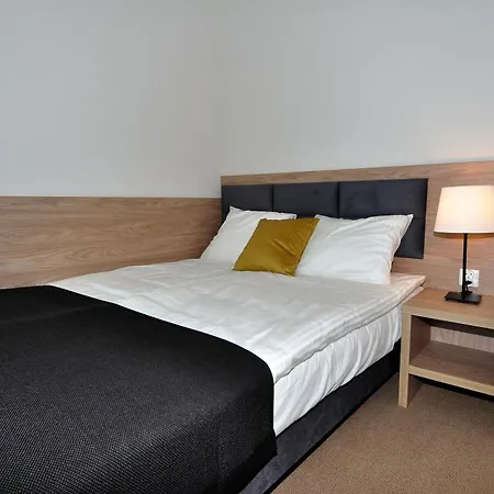 Piaskowy 2 Проживание в семье Янтар