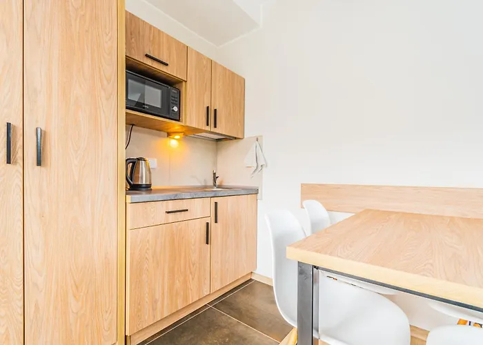 Piaskowy 2 Проживание в семье Янтар