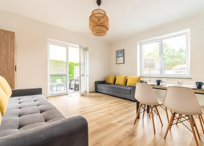 Piaskowy 2 Проживание в семье Янтар