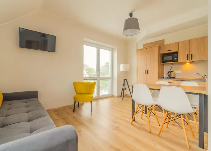 Piaskowy 2 Проживание в семье Янтар