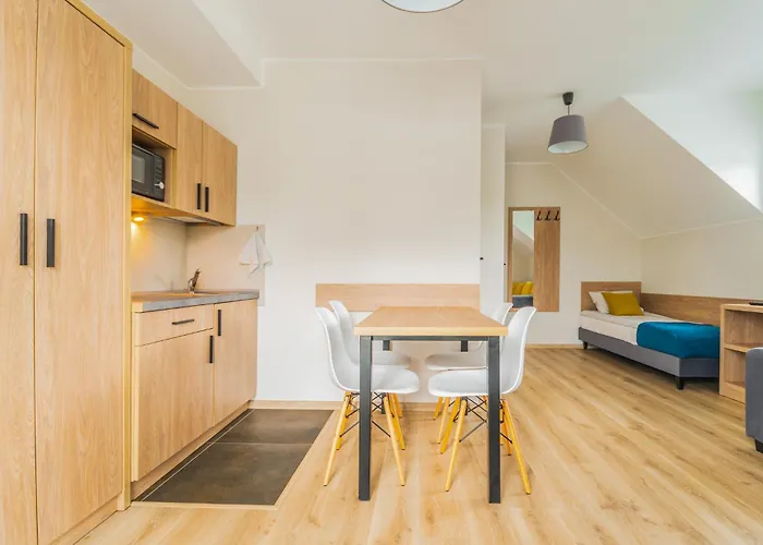 Piaskowy 2 Проживание в семье Янтар