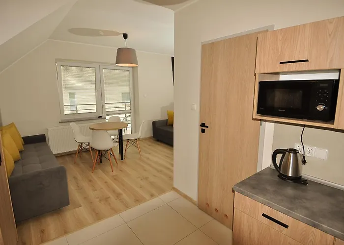 Piaskowy 2 Проживание в семье Янтар